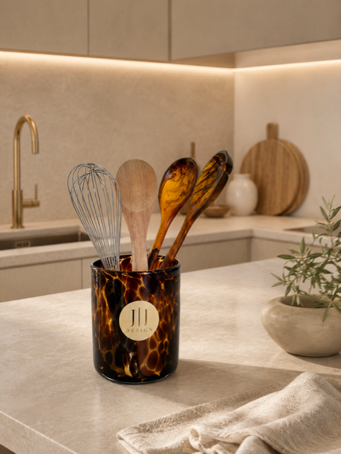 Amber Moss + Teak 1kg Scented Soy Candle